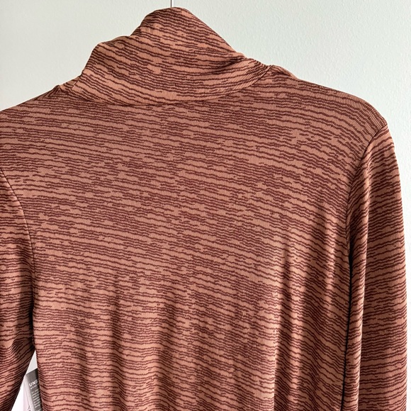 NWT Athleta Flurry Seamless Turtleneck, Rust Brown | Size Large - Picture 10 of 10